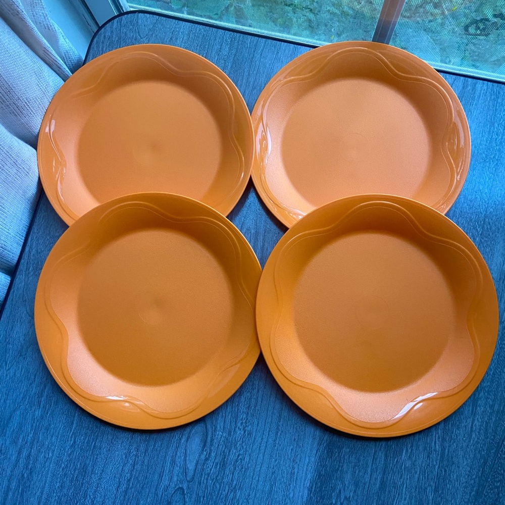 Tupperware Orange Dinner Plates Set
